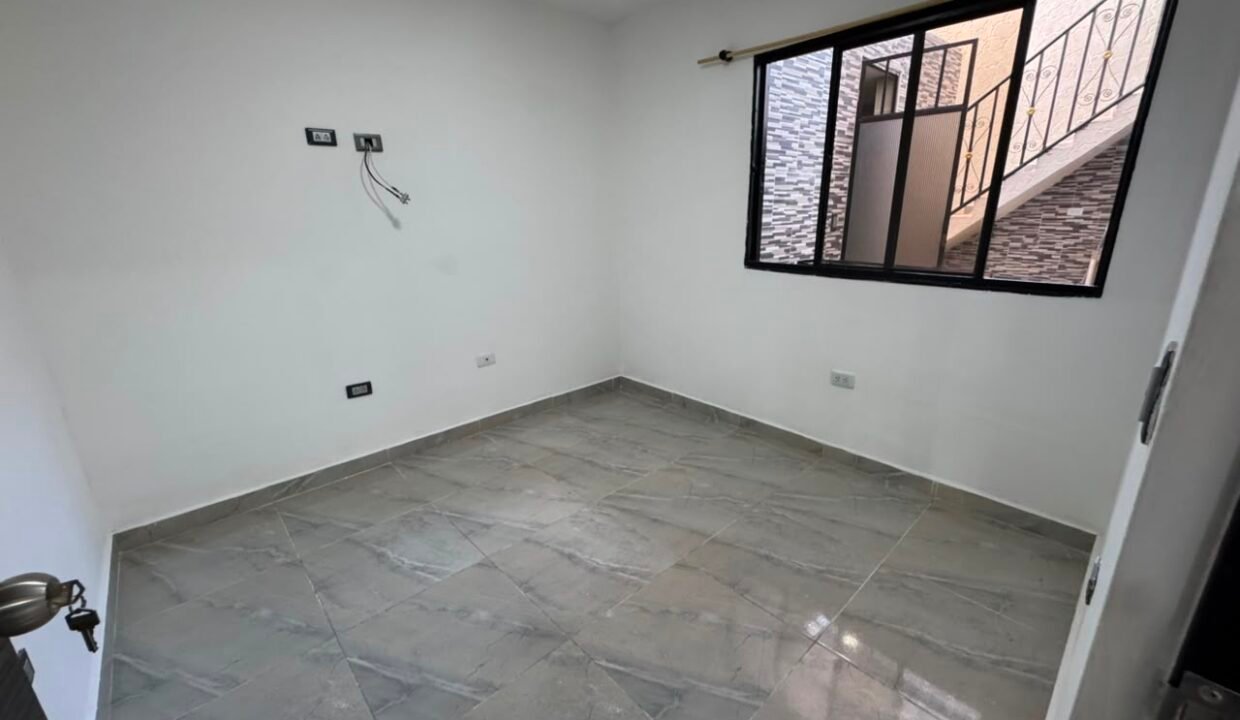 1000475439