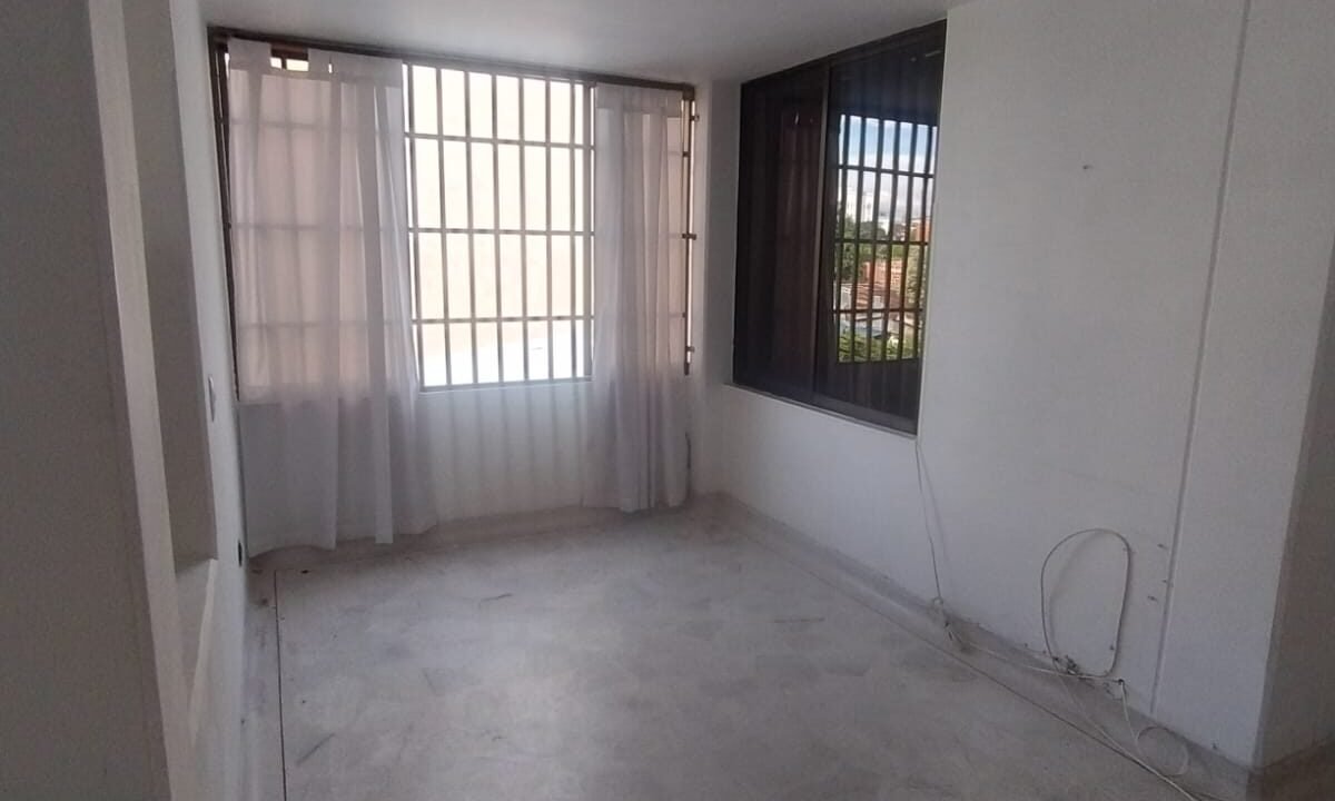 1000568495