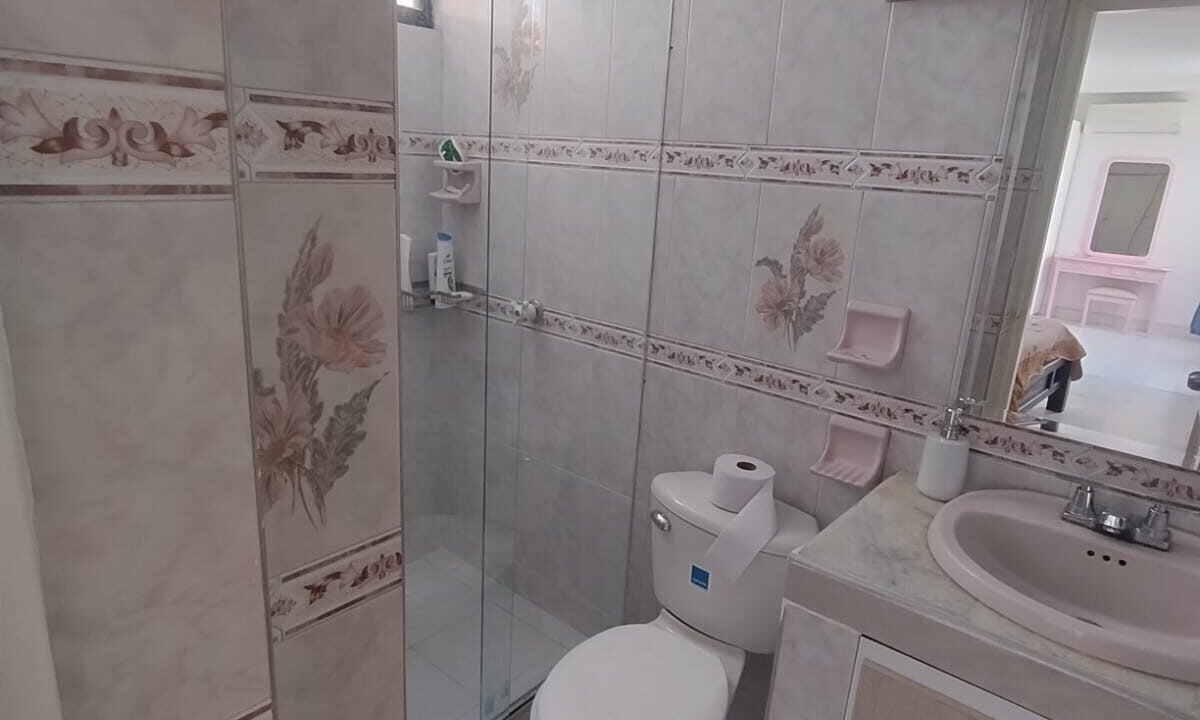 1000568553