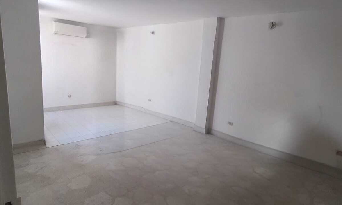 1000569640