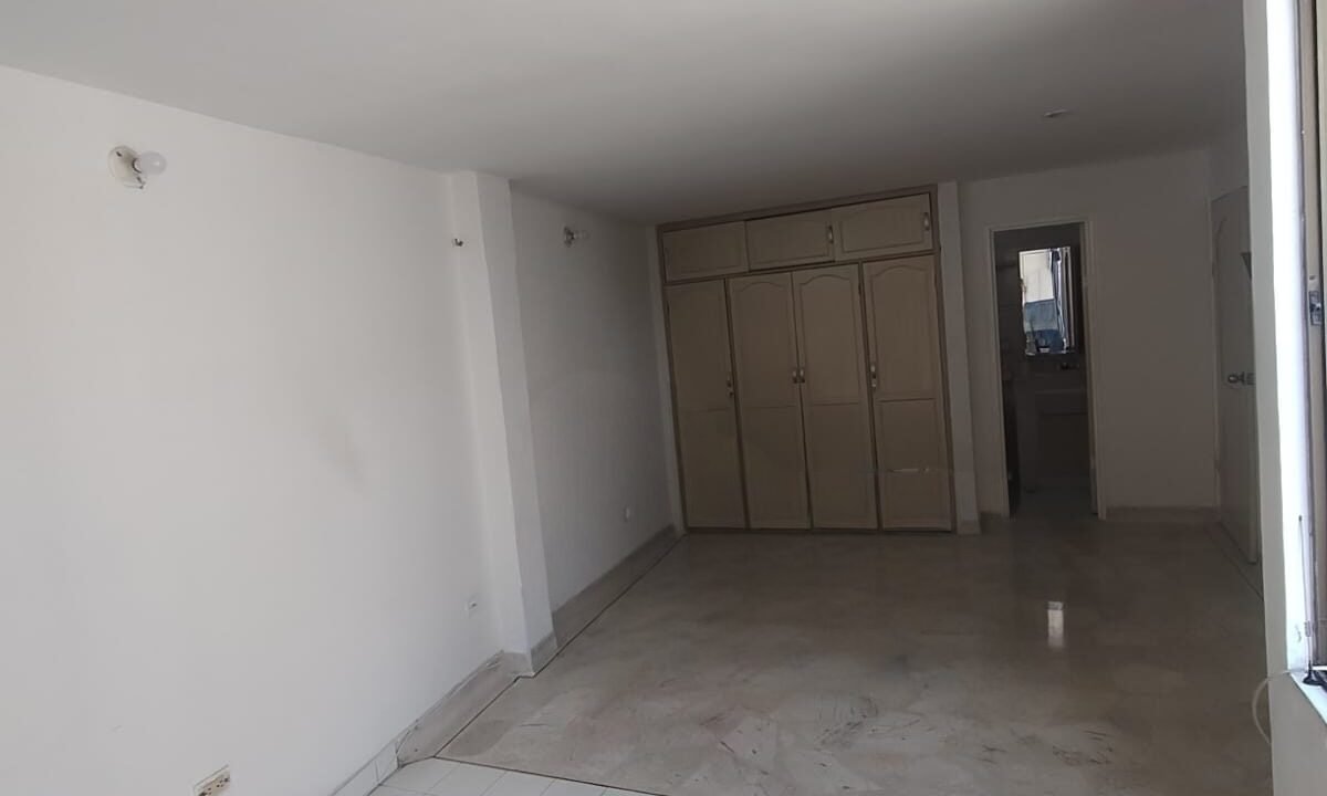 1000569682